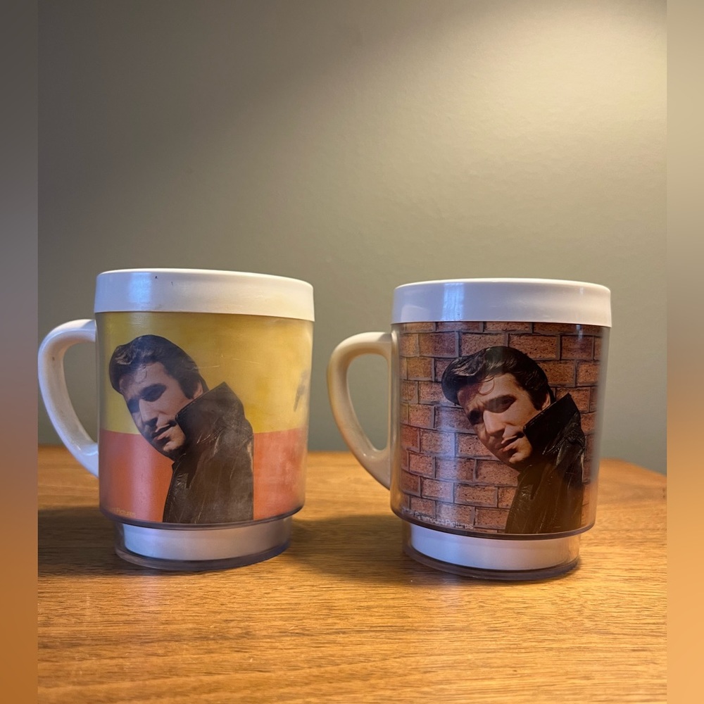Vintage 1976 Happy Day's the "Fonz" set of 2 plastic mugs by the "Dawn Company"